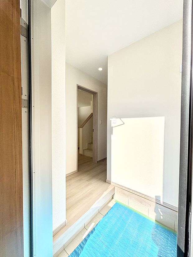 家族の帰宅やお客様をあたたかく迎える玄関  