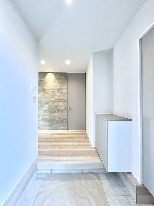 明るい玄関はお客様をお出迎えするのにぴったりです!