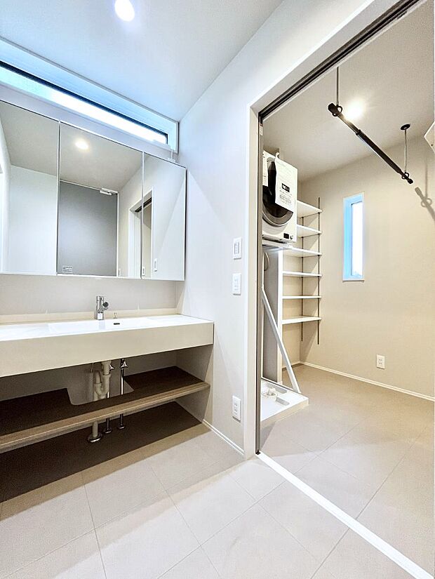 清潔感のある快適空間です。毎日の身支度も気持ち良くお使い頂けます。