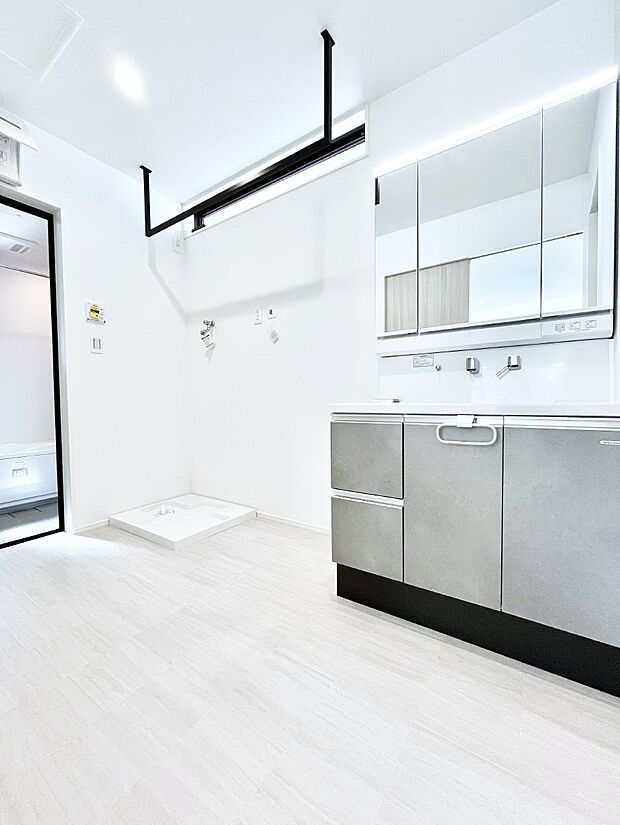 広々とゆとりのあるランドリースペース。  