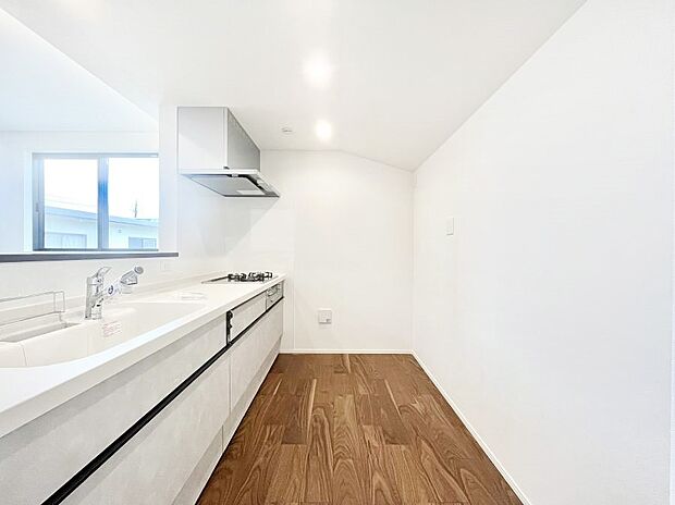 ゆとりあるキッチンではご家族と楽しくお料理ができます。