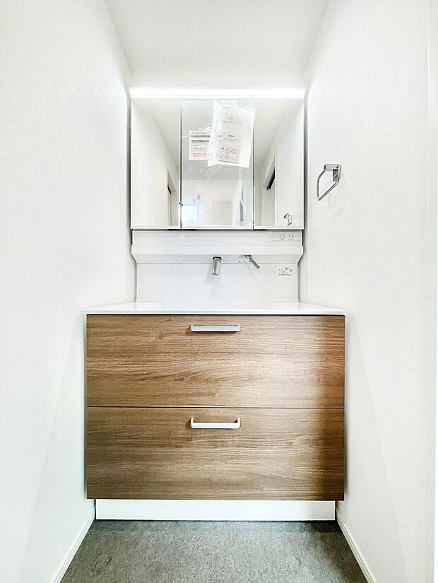 収納力と機能性に優れた洗面化粧台