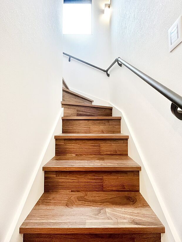 安全性を考慮し階段には手すりを設置しています