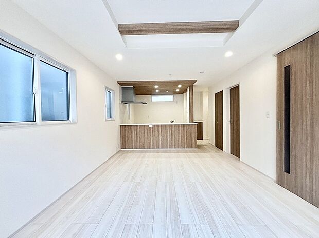 家族団らんの時間も増えそうなくつろぎのリビングダイニング。