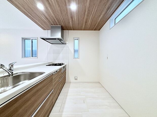 ゆとりあるキッチンではご家族と楽しくお料理ができます。