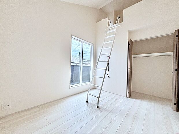 お部屋を有効活用できるロフト付き!広々空間でゆったりリラックスタイム!