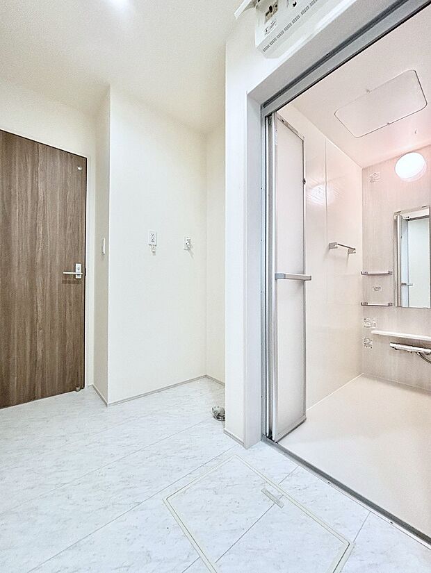 ゆとりの洗面スペースで朝の身支度もスムーズに