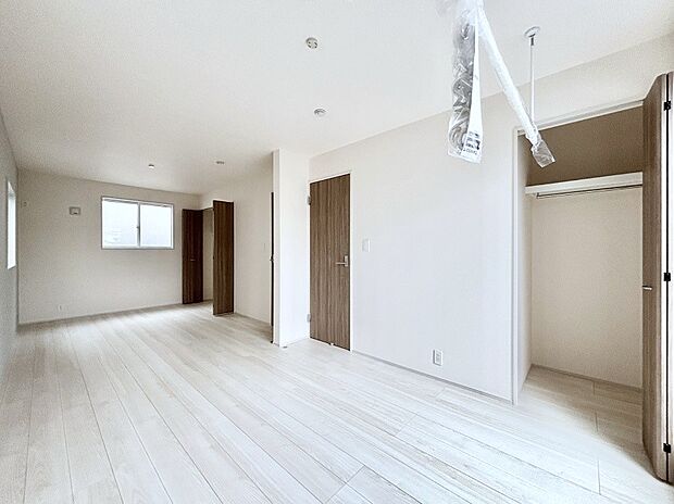 使いやすい形でベットや家具の置き方にも困ることもありません。