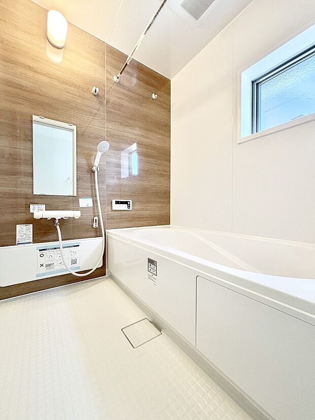 落ち着いた雰囲気でゆっくりお寛ぎいただけるバスルーム