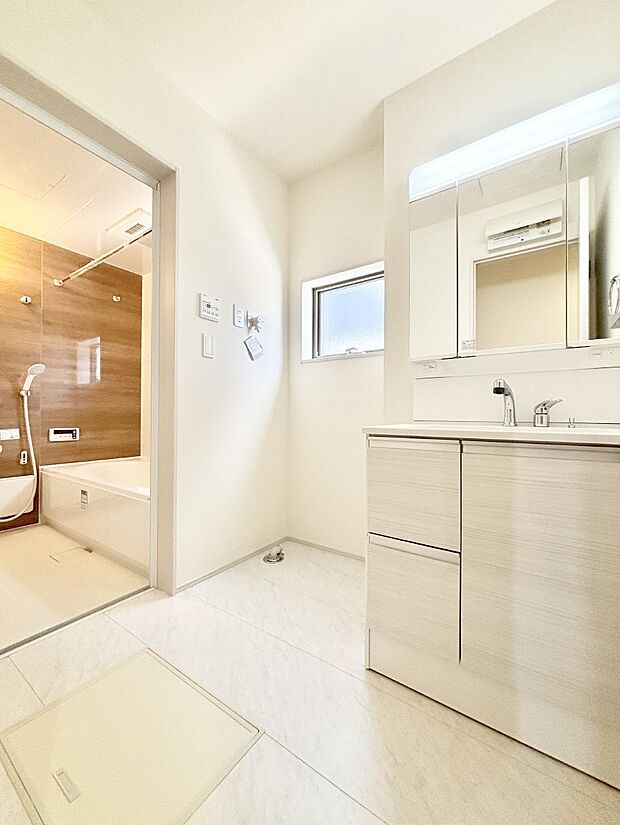 広々とゆとりのあるランドリースペース。