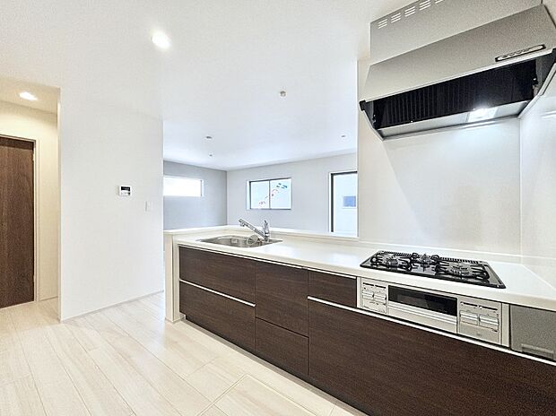 料理をしながらご家族との会話を楽しめる対面カウンターキッチン