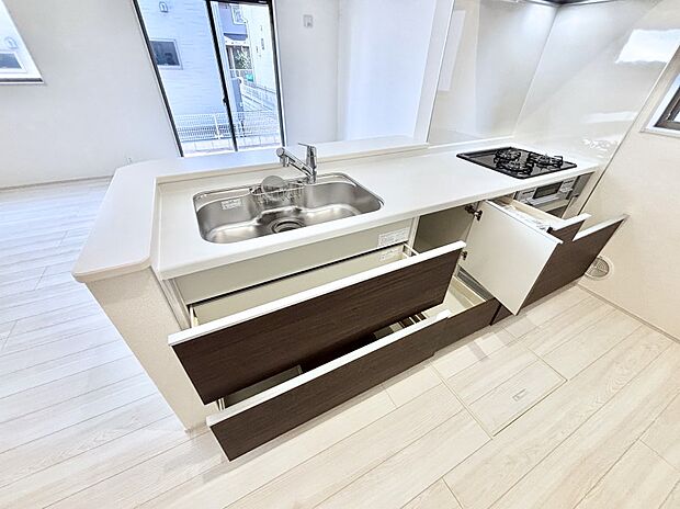 使いやすさを優先したスライド式収納タイプ!