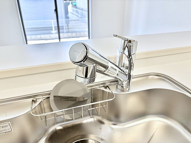 いつでも清潔なおいしいお水を。一つの水栓で水道水と浄水を使い分け。