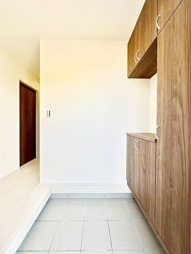 家族の帰宅やお客様をあたたかく迎える玄関