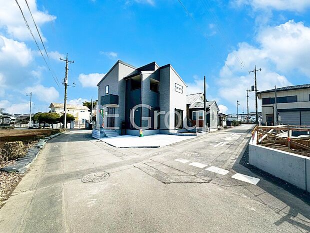 角地なので日当たりも良く、お家が堂々として見えます。