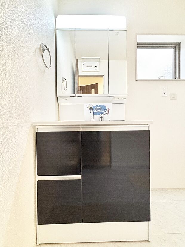 収納力と機能性に優れた洗面化粧台