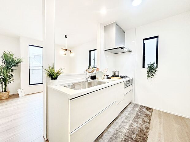 ご家族の会話弾む対面キッチン。お料理中のパパママもご家族と過ごす時間が増えそう!