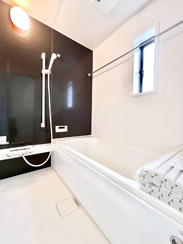 落ち着いた雰囲気でゆっくりお寛ぎいただけるバスルーム