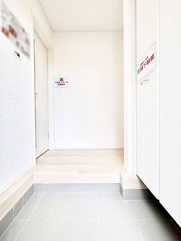 ご家族やお客様を気持ちよくお出迎えできる穏やかな雰囲気の玄関です。