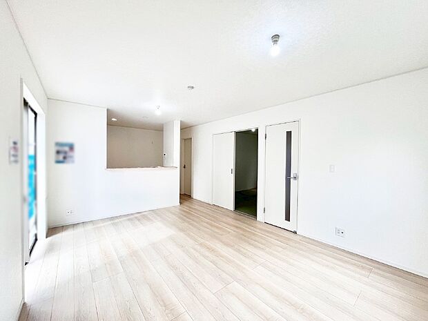 家族の笑顔が自然と生まれてくる、そんな雰囲気のダイニングに仕上がっています。