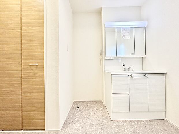 清潔感ある洗面化粧室で朝の身支度も快適  