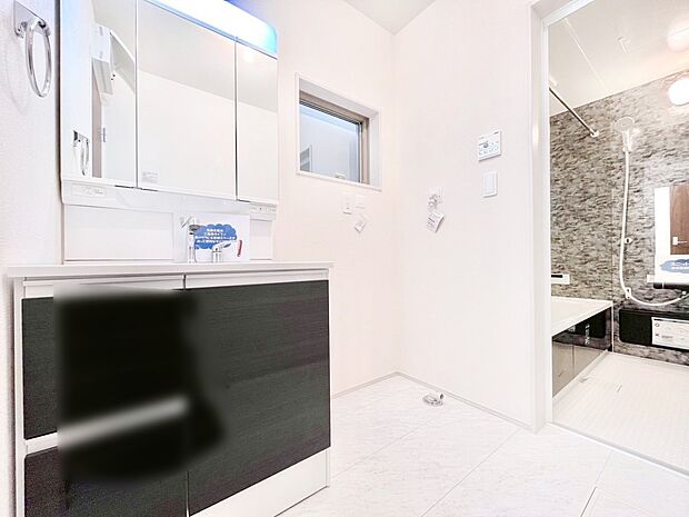 清潔感のある快適空間です。毎日の身支度も気持ち良くお使い頂けます。 