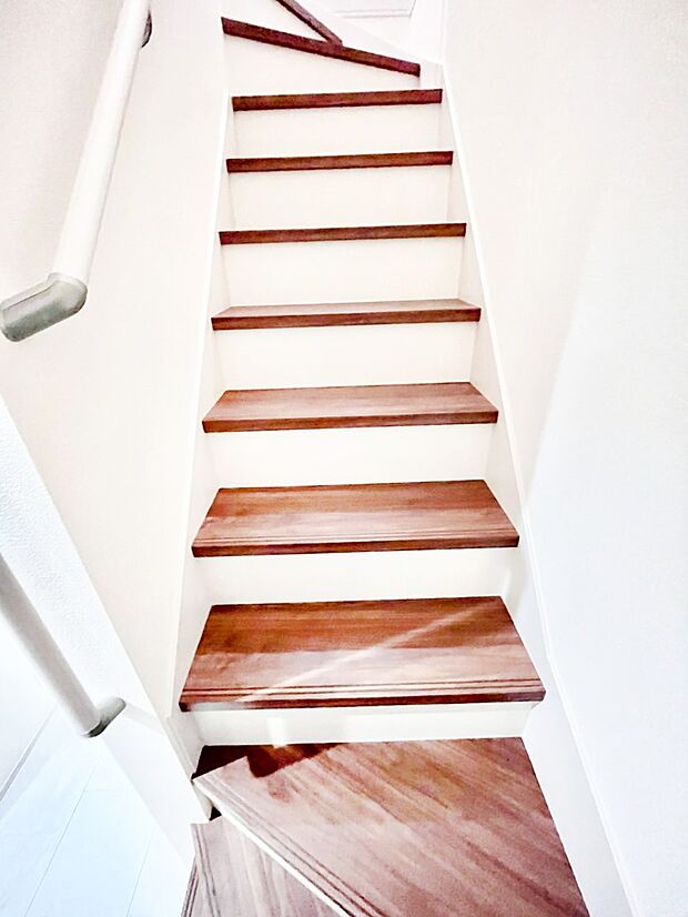 リビング階段が家族の笑顔と会話をつないでくれます