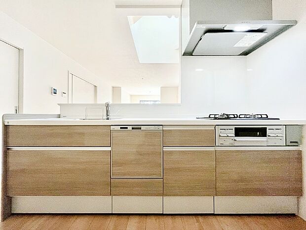 リビングで遊ぶお子様を見守りながらお料理ができる対面キッチン