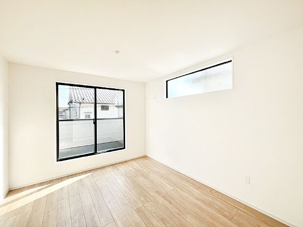 明るいバルコニーサイドに洋室を設置。目覚めの良い寝室に。