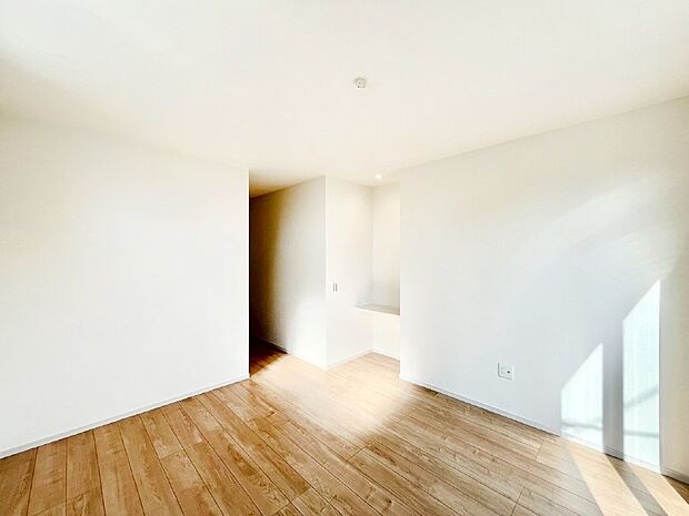 スタディカウンター&収納スペース付きの広々洋室。