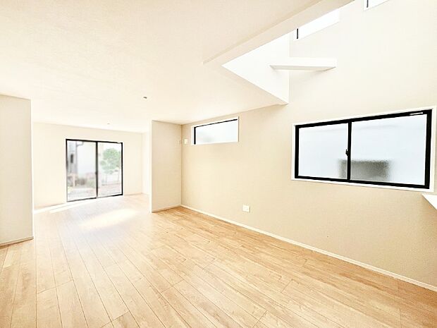 吹抜けが開放感を演出、インテリアを考えるのも楽しみですね