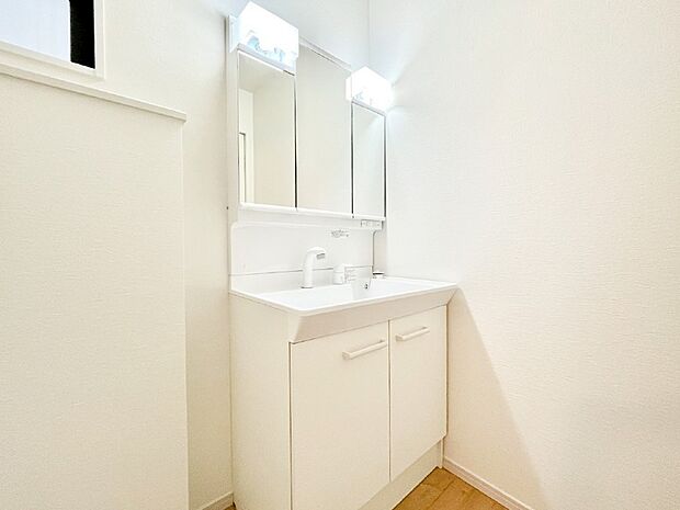 清潔感溢れるホワイトカラーを基調としたランドリースペース