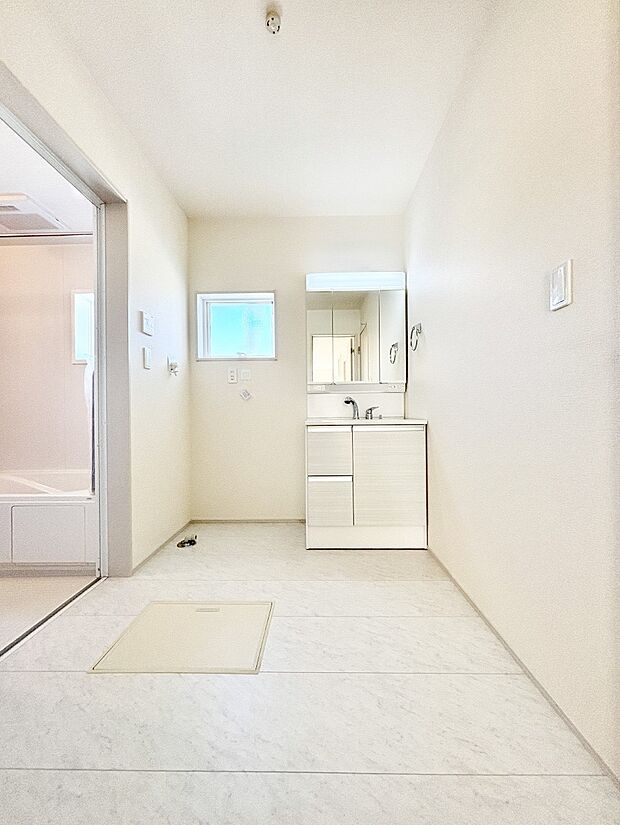 収納力と機能性に優れた洗面化粧台