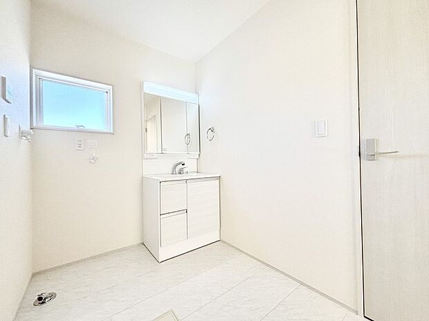 広々とゆとりのあるランドリースペース。