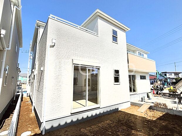 洗練された外観、上質な住空間が広がる室内は永く安心して過ごせる住居です。