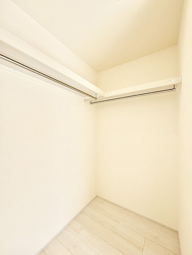 ウォークインクローゼット付きで生活空間を広く利用できます。