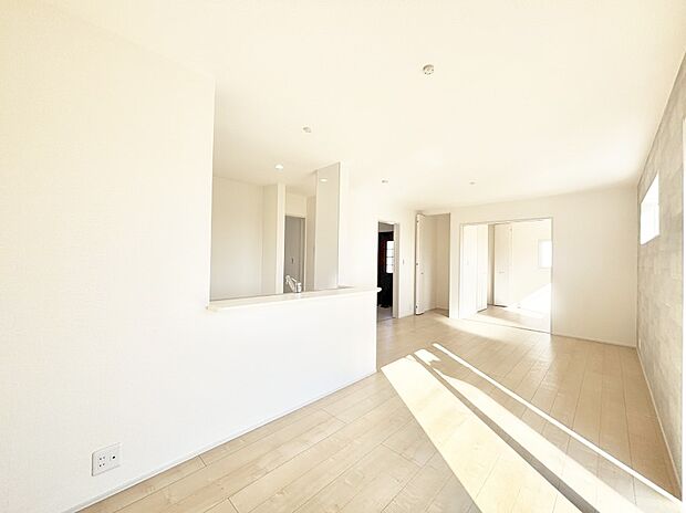 家族団らんの時間も増えそうなくつろぎのＬＤＫ。うれしい収納付き。