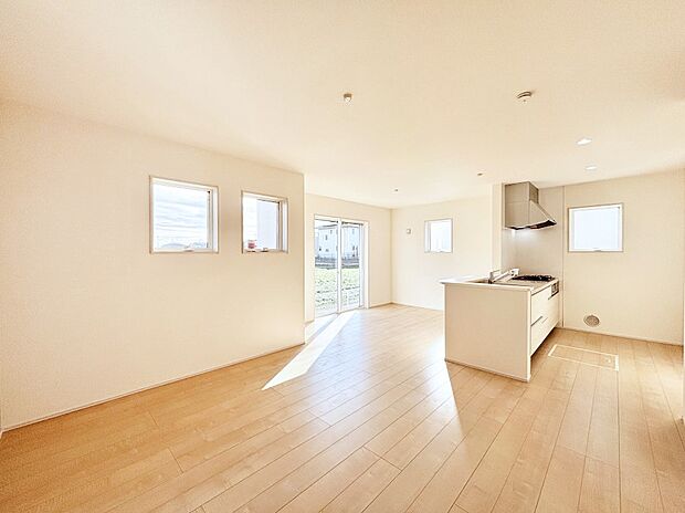 食事スペースとくつろぎスペースを使い分けしやすいプランニング。