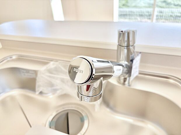 いつでも清潔なおいしいお水を。一つの水栓で水道水と浄水を使い分け。