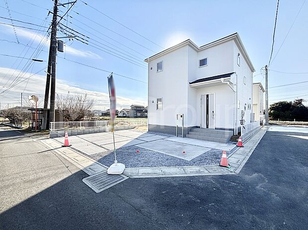 角地なので日当たりも良く、お家が堂々として見えます。