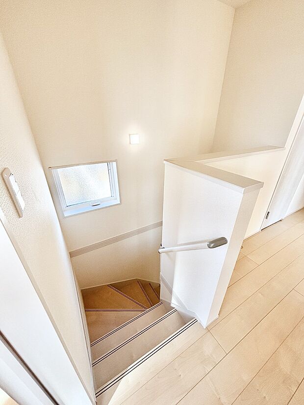 安全性を考慮し階段には手すりを設置しています