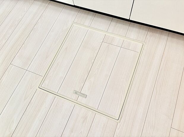 床下収納付き!日用品・非常用品の収納にも大活躍。