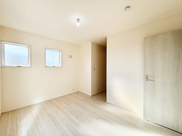 ウォークインクローゼットがあるお部屋。季節ごとの入れ替えも不要で便利です！