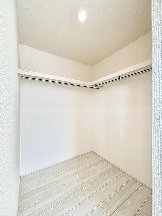 毎日の服選びが楽しくなるウォークインクローゼット 