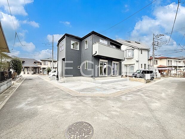 角地なので日当たりも良く、お家が堂々として見えます。