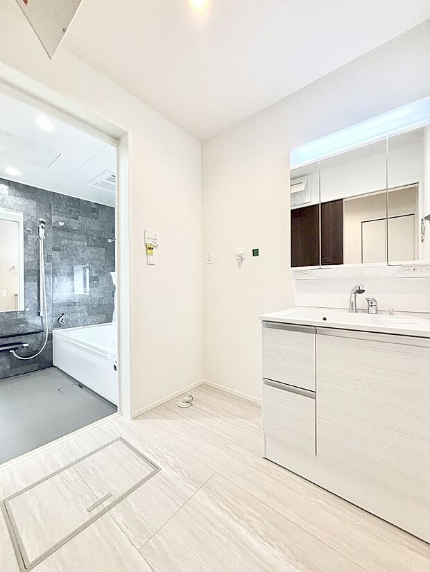 広々とゆとりのあるランドリースペース。