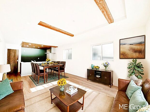 お洒落で開放感のある折り上げ天井を採用したリビング ※家具はCGです