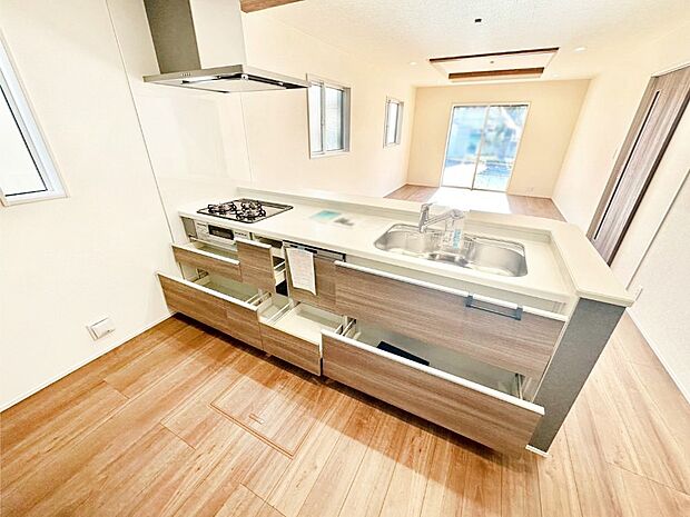 使いやすさを優先したスライド式収納タイプ!