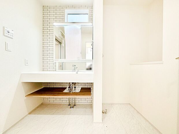 清潔感のある快適空間です。毎日の身支度も気持ち良くお使い頂けます