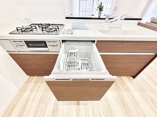 面倒なお片づけは食洗機にお任せ！家事の負担が減って、時間にも気持ちにもゆとりができます。